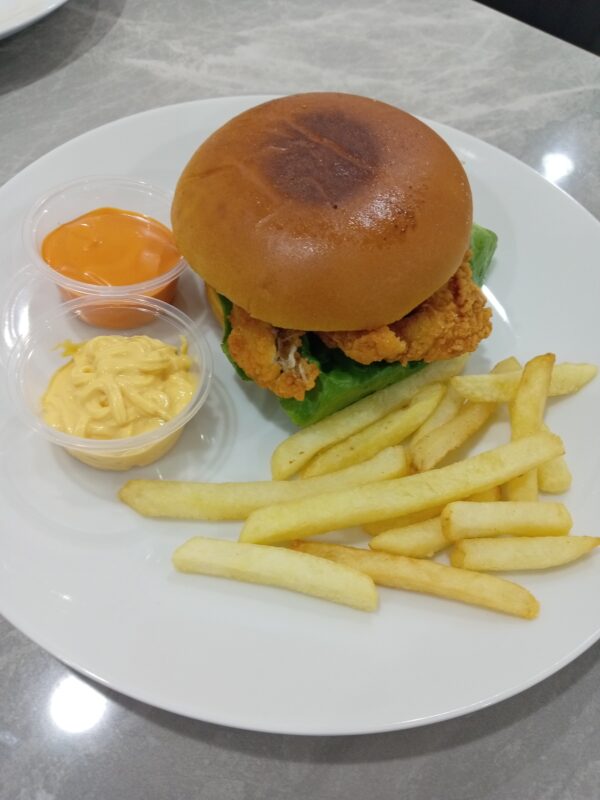 Crispy Chicken Burger برجر دجاج كرسبي