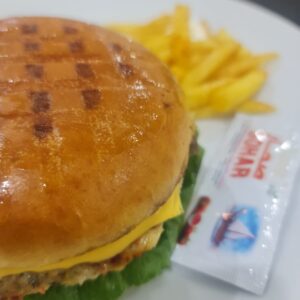 Chicken Burger with Drink برجر دجاج مع المشروب